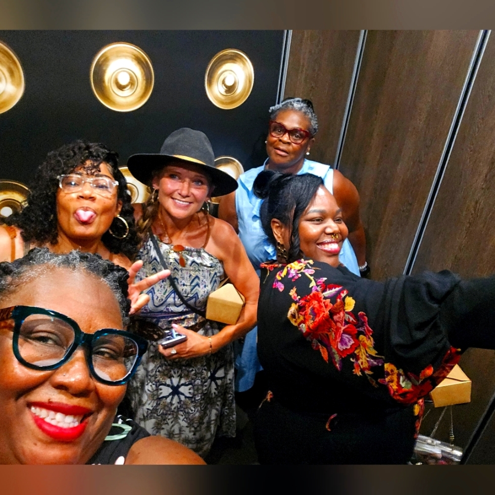 WARDROBE POP CONNECTS-POSH MEETUPS - Picture 3 of 16